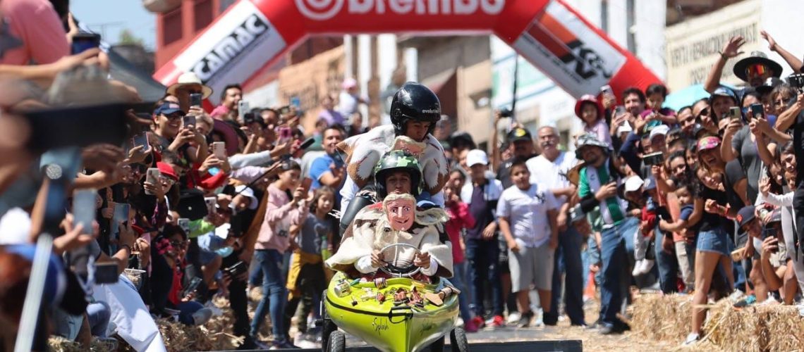 Exitoso-1er-concurso-de-Carros-Locos-en-Morelia-09