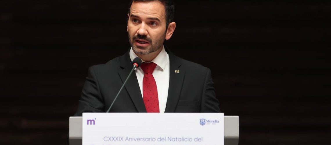 Mexico-se-convulsiona-ante-los-ataques-que-padecen-sus-instituciones-Yankel-Benitez-01