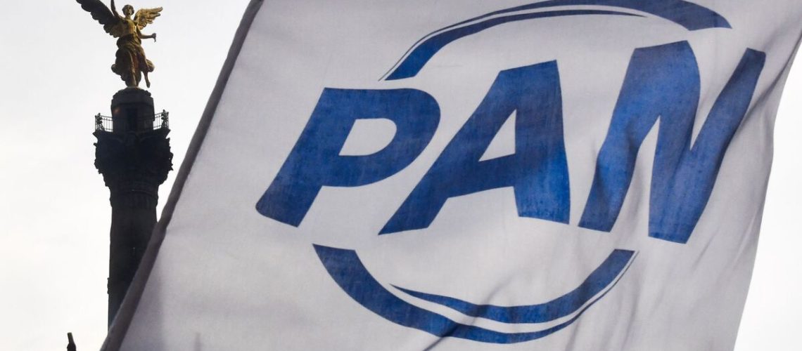 CIUDAD DE MÉXICO, 18OCTUBRE2025.- Marcha del relanzamiento del Partido Acción Nacional (PAN) que partió del Monumento a la Revolución rumbo al Ángel de la Independencia.
FOTO: MARIO JASSO/CUARTOSCURO.COM